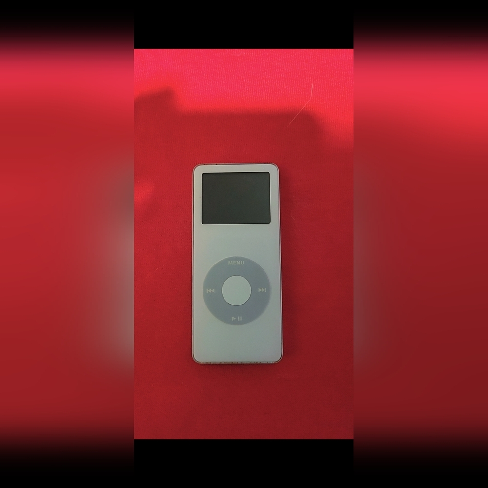 Apple iPod Nano Silver Portable Media Player